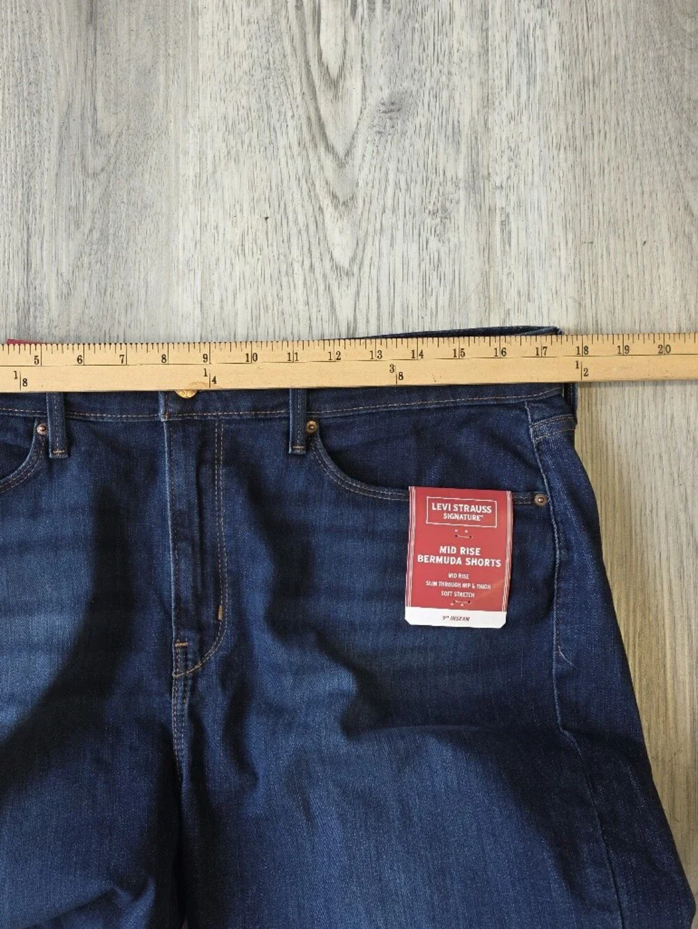 Levi Strauss Signature Women’s Bermuda Shorts Size 16 NWT